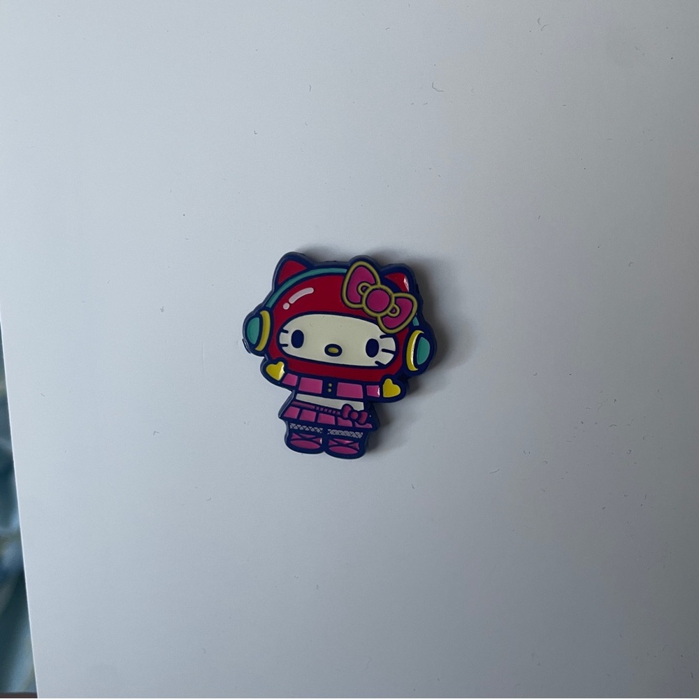 Hello kitty pin